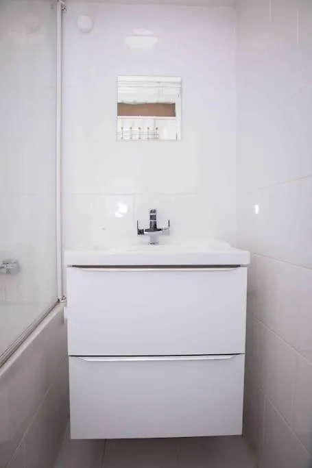 Two Bedroom Apartment Unit London